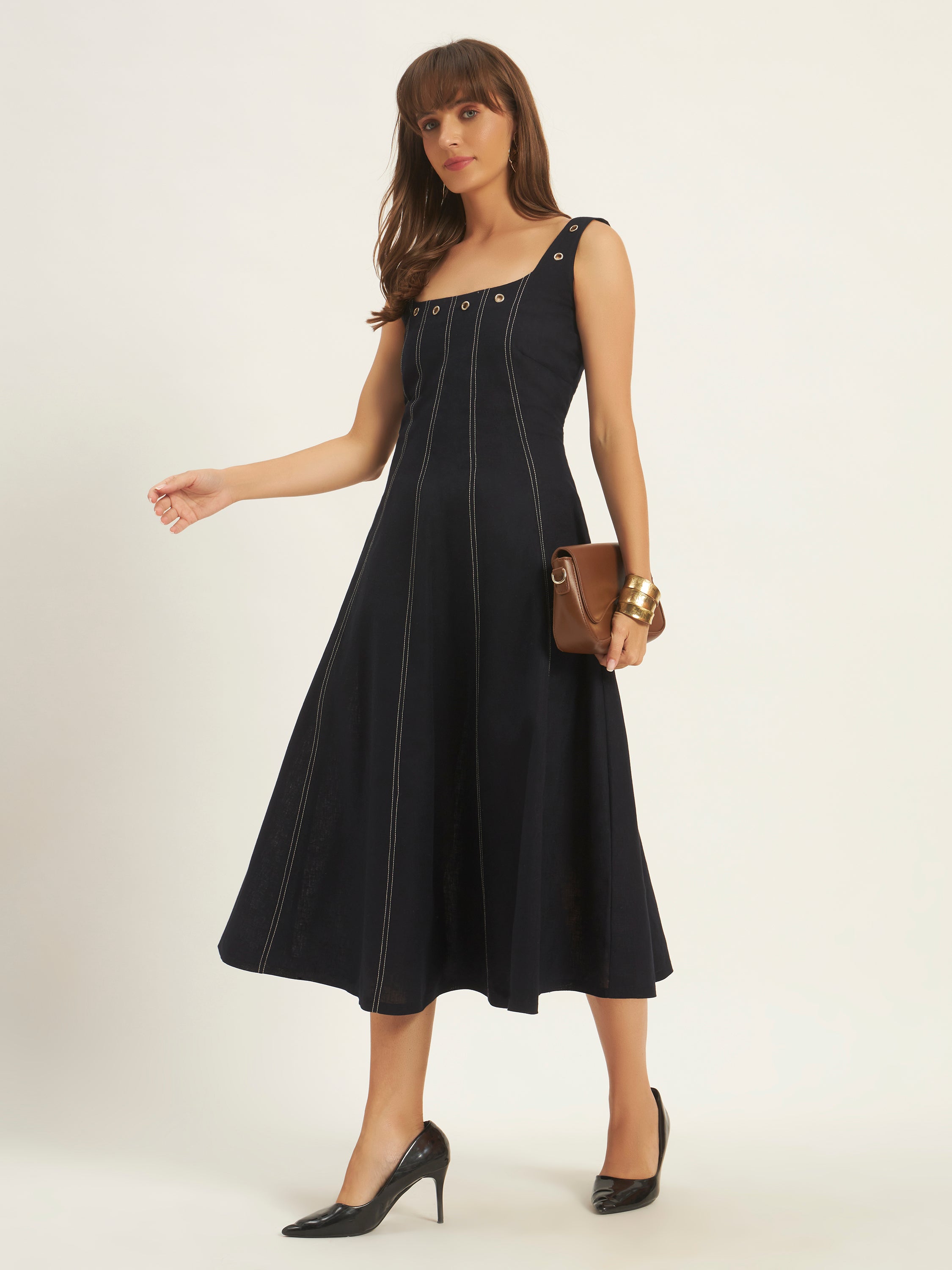 Nuit Charm Linen Dress
