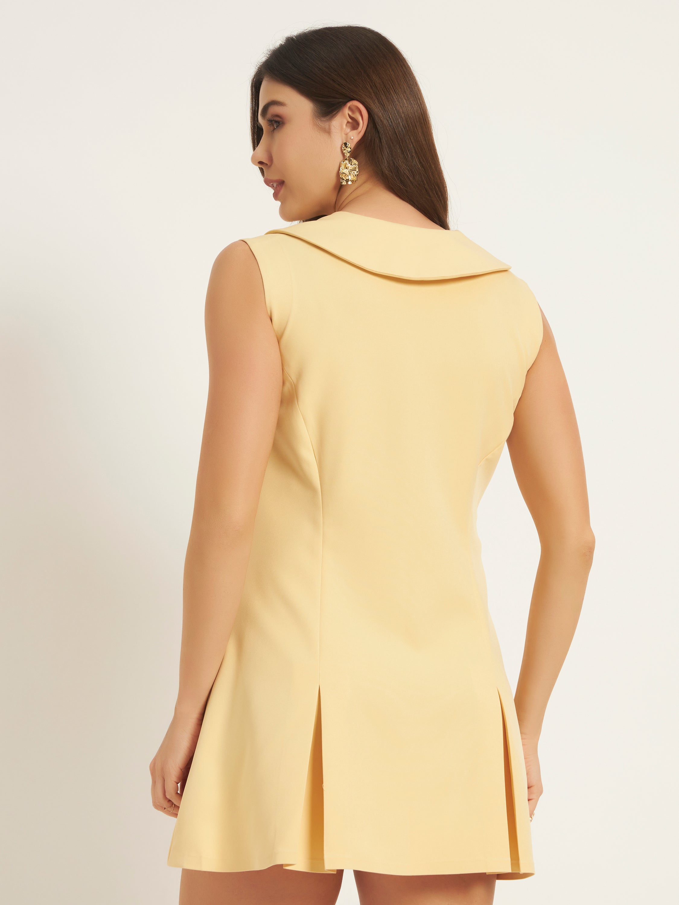 Detail Darling Dress